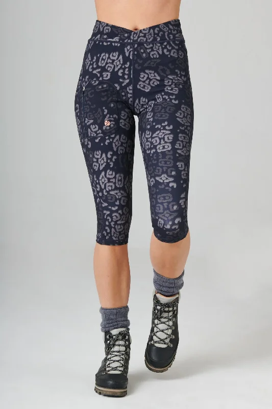 The Recycled Outdoor Capri Leggings - Navy Wild Print